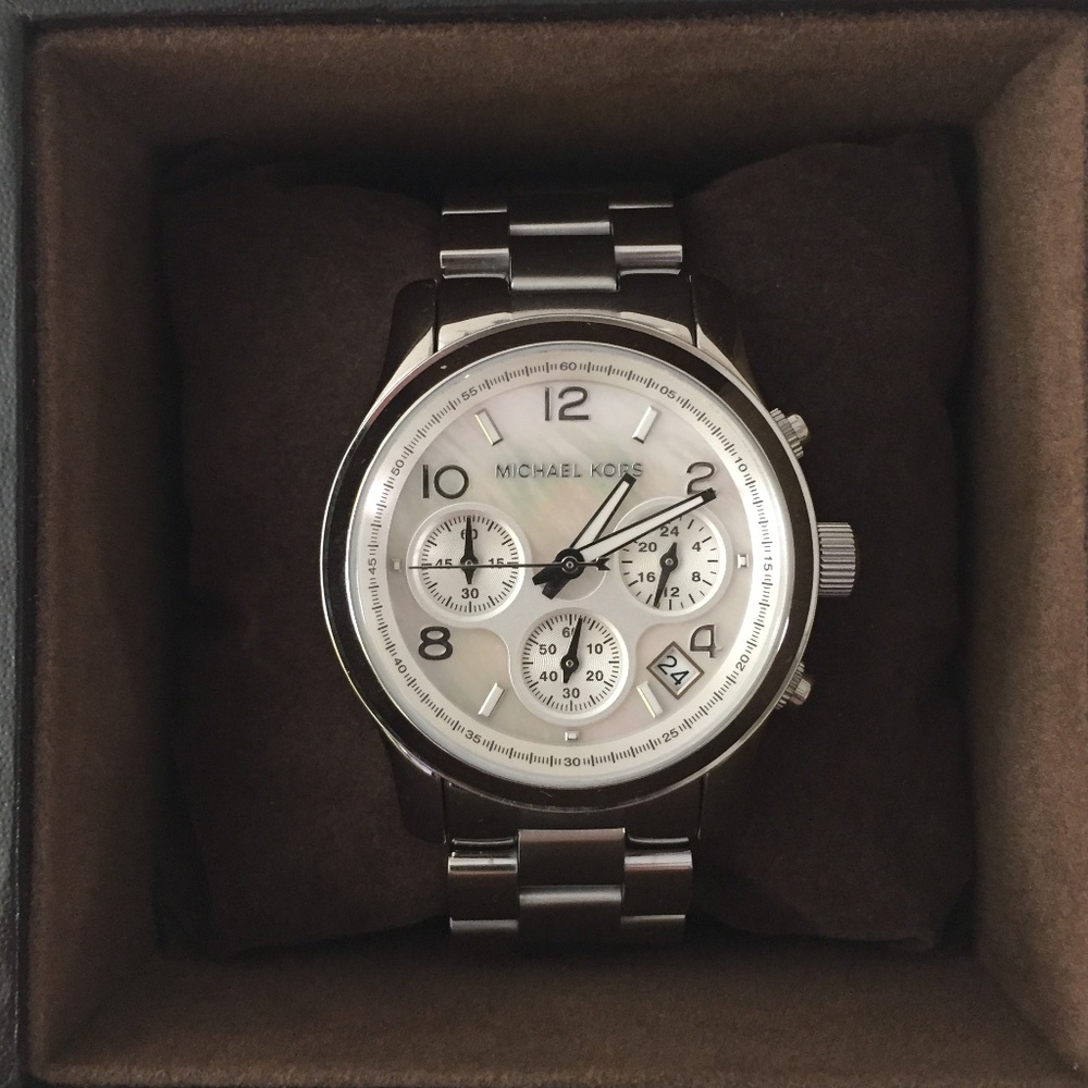 Michael Kors Classic Stainless Runway Chronograph Watch/MK5304/NEW IN BOX!!!